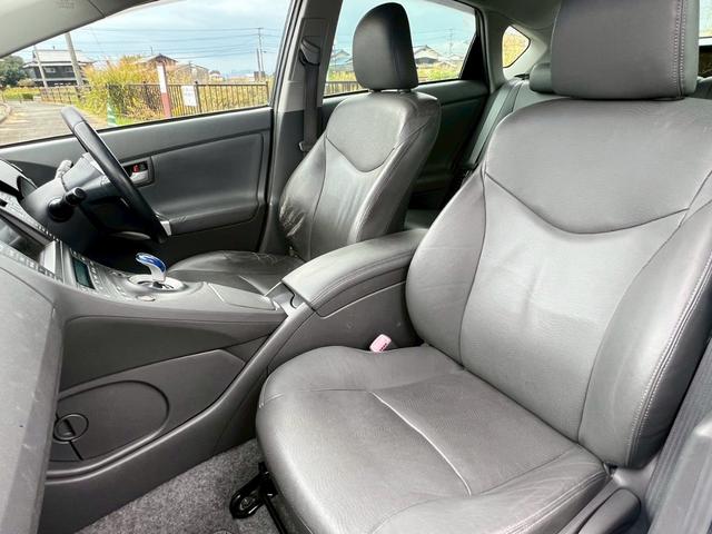 プリウス Ｇツーリングセレクションレザーパッケージ　ディーラー車・ナビ・フルセグ・ＥＴＣ・オートクルーズ・プッシュスタート・電動格納ミラー・クリアランスソナー・オートエアコン・オートヘッドライト・ステアリングリモコン・アルミホイール（33枚目）