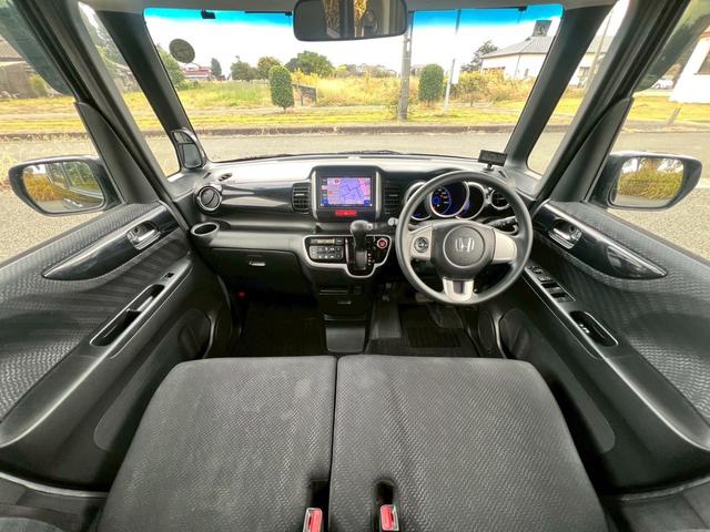 Ｎ－ＢＯＸカスタム Ｇ・Ｌパッケージ　ディーラー車・ナビ・フルセグ・バックカメラ・オートエアコン・ステアリングリモコン・スマートキー・プッシュスタート・電動格納ミラー・アルミホイール・オートヘッドライト・アイドリングストップ（3枚目）