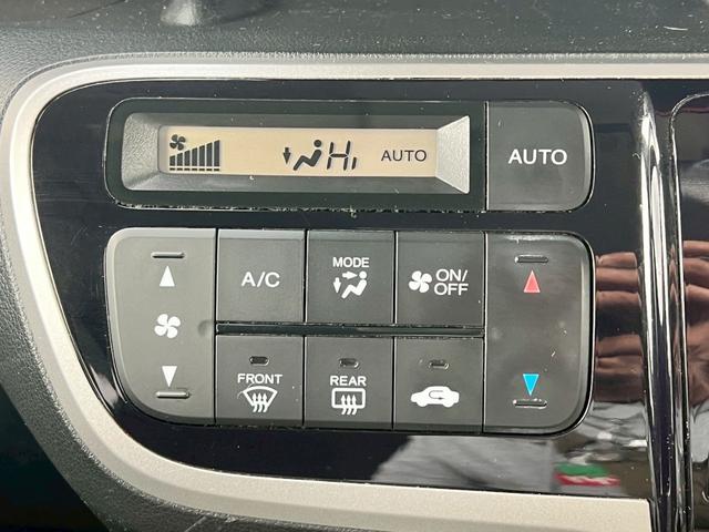 Ｎ－ＢＯＸカスタム Ｇ・Ｌパッケージ　ディーラー車・ナビ・フルセグ・バックカメラ・オートエアコン・ステアリングリモコン・スマートキー・プッシュスタート・電動格納ミラー・アルミホイール・オートヘッドライト・アイドリングストップ（7枚目）