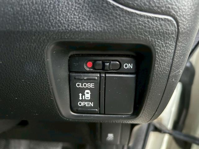 Ｎ－ＢＯＸカスタム Ｇ・Ｌパッケージ　ＥＴＣ・ナビ・フルセグＴＶ・左側パワースライドドア・右側イージークローザー・プッシュスタート・スマートキー・アルミホイール・オートヘッドライト（9枚目）