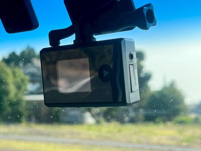 Ｎ－ＢＯＸカスタム Ｇ　ＳＳパッケージ　オーディオ・ＥＴＣ・ドラレコ・両側パワースライドドア・オートエアコン・オートヘッドライト・プッシュスタート・アイドリングストップ・アルミホイール・フォグランプ・スマートキー・電格ミラー・横滑り防止装置（5枚目）