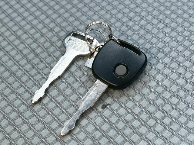 アルト Ｆ　レーダーブレーキサポート・アイドリングストップ・横滑り防止装置・キーレス・パワーステアリング・パワーウィンドウ・エアコン・クーラー・ＡＢＳ・エアバック・ＭＴモード（8枚目）