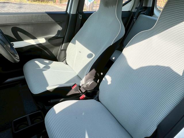 アルト Ｆ　レーダーブレーキサポート・アイドリングストップ・横滑り防止装置・キーレス・パワーステアリング・パワーウィンドウ・エアコン・クーラー・ＡＢＳ・エアバック・ＭＴモード（24枚目）