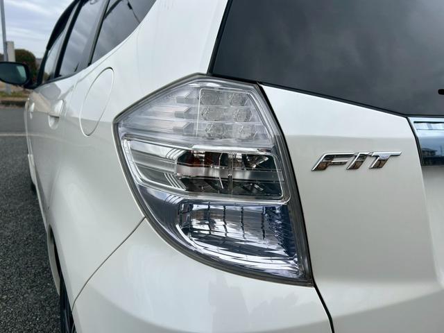 フィットハイブリッド スマートセレクション　ファインスタイル　クルーズコントロール・ビルトインＥＴＣ・運転席＆助手席シートヒーター・アルミホイール・オーディオ・横滑り防止装置・盗難防止装置・スマートキー・ＭＴモード・ＡＢＳ・電動格納ミラー（15枚目）