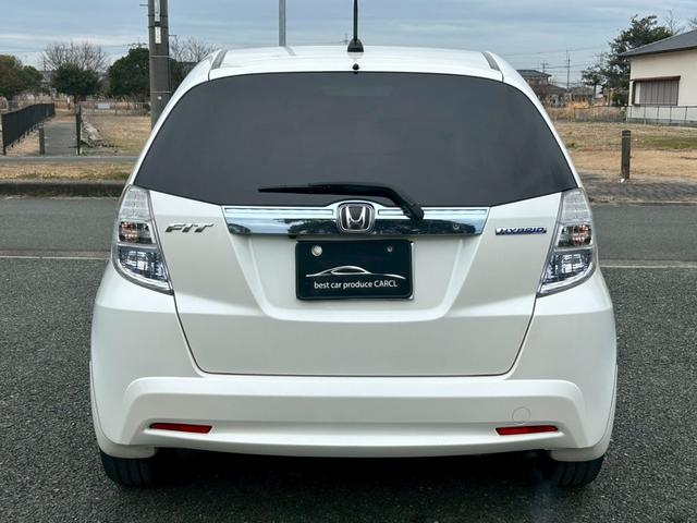 フィットハイブリッド スマートセレクション　ファインスタイル　クルーズコントロール・ビルトインＥＴＣ・運転席＆助手席シートヒーター・アルミホイール・オーディオ・横滑り防止装置・盗難防止装置・スマートキー・ＭＴモード・ＡＢＳ・電動格納ミラー（20枚目）