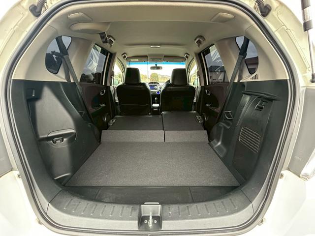 フィットハイブリッド スマートセレクション　ファインスタイル　クルーズコントロール・ビルトインＥＴＣ・運転席＆助手席シートヒーター・アルミホイール・オーディオ・横滑り防止装置・盗難防止装置・スマートキー・ＭＴモード・ＡＢＳ・電動格納ミラー（25枚目）