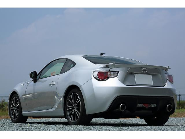 ８６ ＧＴリミテッド　車高調　カロッツェリアナビＴＶ　バックカメラ　６速マニュアル　ハーフレザーシート　ＨＩＤライト　ＤＶＤ再生可　スマートキー＆プッシュスタート　キーフリーシステム　ステアリング異音対策済み（3枚目）