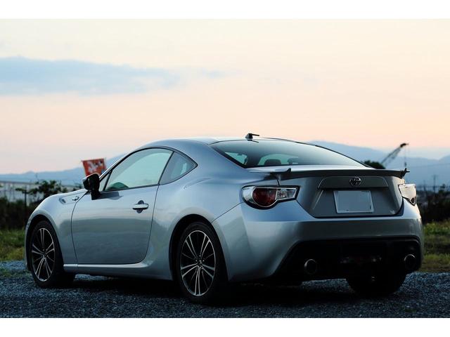 ８６ ＧＴリミテッド　車高調　カロッツェリアナビＴＶ　バックカメラ　６速マニュアル　ハーフレザーシート　ＨＩＤライト　ＤＶＤ再生可　スマートキー＆プッシュスタート　キーフリーシステム　ステアリング異音対策済み（8枚目）