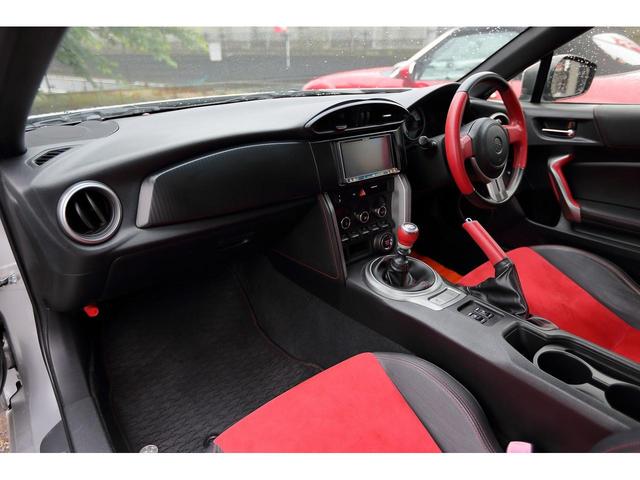 ８６ ＧＴリミテッド　車高調　カロッツェリアナビＴＶ　バックカメラ　６速マニュアル　ハーフレザーシート　ＨＩＤライト　ＤＶＤ再生可　スマートキー＆プッシュスタート　キーフリーシステム　ステアリング異音対策済み（11枚目）