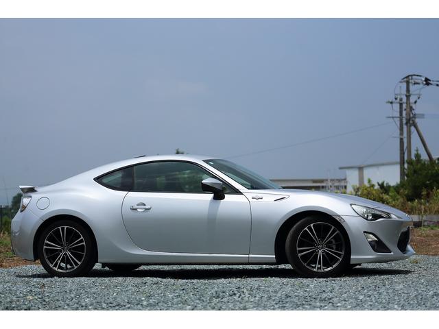 ８６ ＧＴリミテッド　車高調　カロッツェリアナビＴＶ　バックカメラ　６速マニュアル　ハーフレザーシート　ＨＩＤライト　ＤＶＤ再生可　スマートキー＆プッシュスタート　キーフリーシステム　ステアリング異音対策済み（12枚目）
