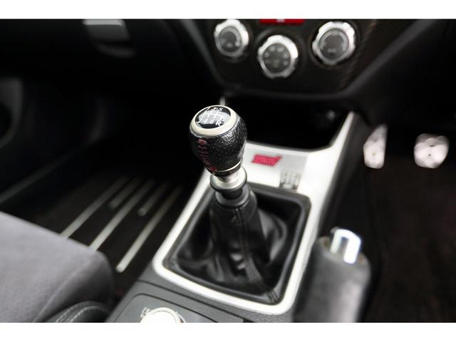 インプレッサ ＷＲＸ　ＳＴｉ　アペックスマフラー　スピリット車高調　スペックＣ用純正１８インチアルミホイール　６速マニュアル　ＤＣＣＤ　ＳＩドライブ　スマートキー　オートエアコン　ハーフレザーシート　スパルコステアリング（16枚目）