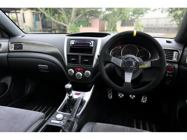 インプレッサ ＷＲＸ　ＳＴｉ　アペックスマフラー　スピリット車高調　スペックＣ用純正１８インチアルミホイール　６速マニュアル　ＤＣＣＤ　ＳＩドライブ　スマートキー　オートエアコン　ハーフレザーシート　スパルコステアリング（17枚目）