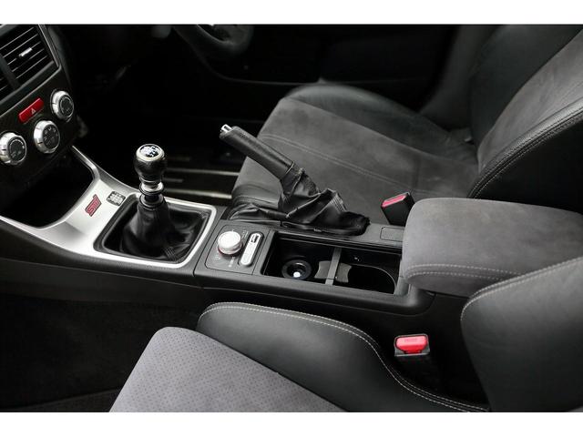 インプレッサ ＷＲＸ　ＳＴｉ　アペックスマフラー　スピリット車高調　スペックＣ用純正１８インチアルミホイール　６速マニュアル　ＤＣＣＤ　ＳＩドライブ　スマートキー　オートエアコン　ハーフレザーシート　スパルコステアリング（22枚目）