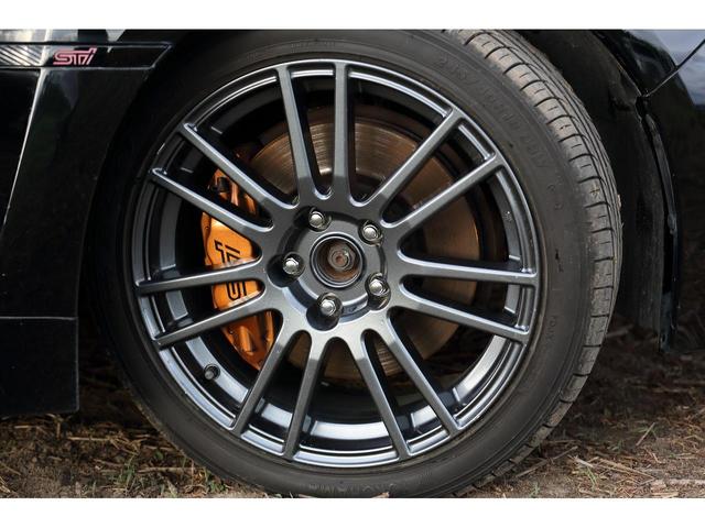 インプレッサ ＷＲＸ　ＳＴｉ　アペックスマフラー　スピリット車高調　スペックＣ用純正１８インチアルミホイール　６速マニュアル　ＤＣＣＤ　ＳＩドライブ　スマートキー　オートエアコン　ハーフレザーシート　スパルコステアリング（27枚目）