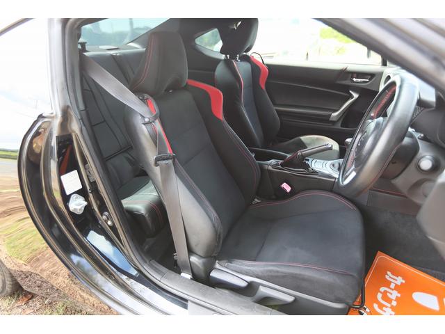 ８６ ＧＴ　６速マニュアル　純正ナビ　フルセグＴＶ　バックカメラ　フロントカメラ　モデリスタトランクスポイラー　オートエアコン　オートリトラクトミラー　スマートキー（12枚目）