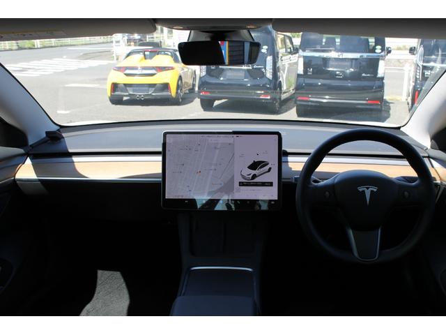 モデル３ スタンダードレンジプラス　黒革・大型ディスプレイナビ・Ｂｌｕｅｔｏｏｔｈ・パノラマガラスルーフ・純正アルミ・オートパイロット・３６０°カメラ・ＬＥＤヘッドライト・シートヒーター・カードキー・オートパイロット（22枚目）