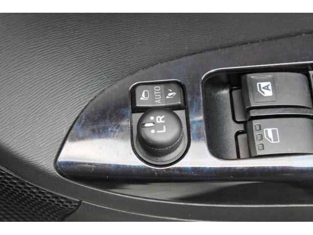 タント カスタムＲＳ　トップエディションＳＡＩＩＩ　社外８インチメモリーナビ・バックカメラ・ＣＤ／ＤＶＤ・Ｂｌｕｅｔｏｏｔｈ・両側電動スライドドア・シートヒーター・オートハイビーム・ハーフレザーシート・ＬＥＤヘッドライト・プッシュスタート・純正アルミ（8枚目）