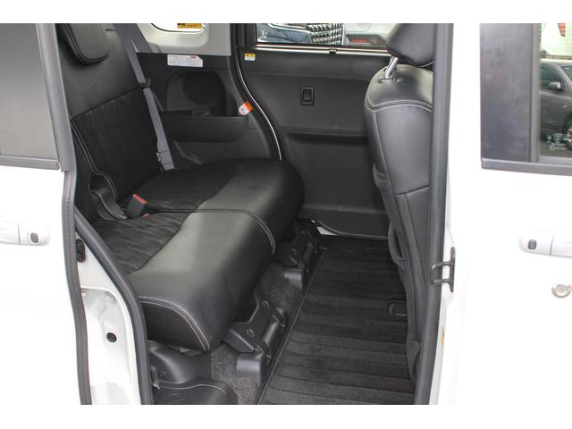 タント カスタムＲＳ　トップエディションＳＡＩＩＩ　社外８インチメモリーナビ・バックカメラ・ＣＤ／ＤＶＤ・Ｂｌｕｅｔｏｏｔｈ・両側電動スライドドア・シートヒーター・オートハイビーム・ハーフレザーシート・ＬＥＤヘッドライト・プッシュスタート・純正アルミ（10枚目）