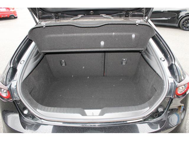 MAZDA3ファストバック 20Sバーガンディ セレクション 純正エアロ・純正ナビ・フルセグTV・レザーシート・バックカメラ・CD/DVD再生・Bluetooth・8スピーカー・マツダコネクト・レーダークルーズ・スマートブレーキサポート・車線逸脱警報(24枚目)