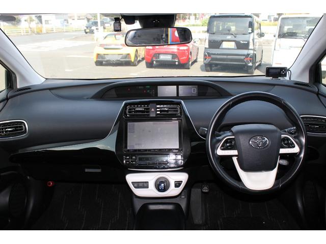 プリウス Sツーリングセレクション 純正9インチナビ・フルセグTV・CD/DVD再生・音楽録音・バックカメラ・Bluetooth・レザーシート・LEDヘッドライト・ビルトインETC・シートヒーター・レーダークルーズ・車線逸脱警報(2枚目)