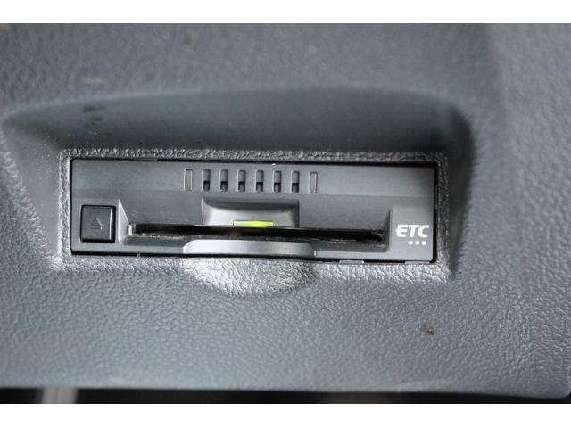 プリウス Sツーリングセレクション 純正9インチナビ・フルセグTV・CD/DVD再生・音楽録音・バックカメラ・Bluetooth・レザーシート・LEDヘッドライト・ビルトインETC・シートヒーター・レーダークルーズ・車線逸脱警報(3枚目)