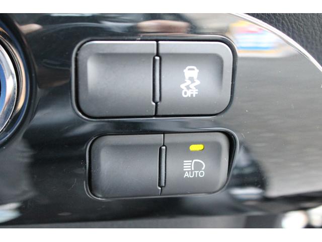 プリウス Sツーリングセレクション 純正9インチナビ・フルセグTV・CD/DVD再生・音楽録音・バックカメラ・Bluetooth・レザーシート・LEDヘッドライト・ビルトインETC・シートヒーター・レーダークルーズ・車線逸脱警報(11枚目)