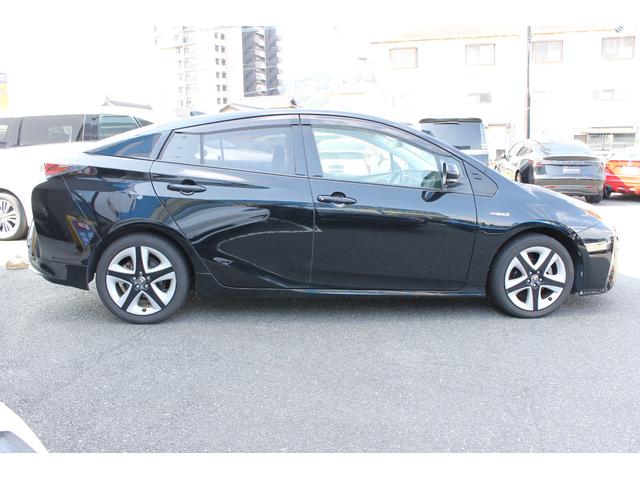 プリウス Sツーリングセレクション 純正9インチナビ・フルセグTV・CD/DVD再生・音楽録音・バックカメラ・Bluetooth・レザーシート・LEDヘッドライト・ビルトインETC・シートヒーター・レーダークルーズ・車線逸脱警報(14枚目)