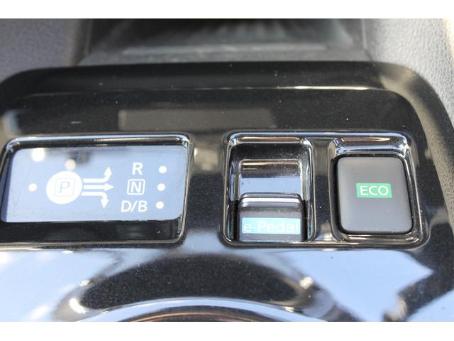 リーフ Ｘ　プロパイロット・純正メモリーナビ・フルセグＴＶ・ステアリングヒーター・バックカメラ・シートヒーター・オートハイビーム・ブラインドスポットモニター・ＬＥＤヘッドライト・純正アルミ・ＥＴＣ（10枚目）