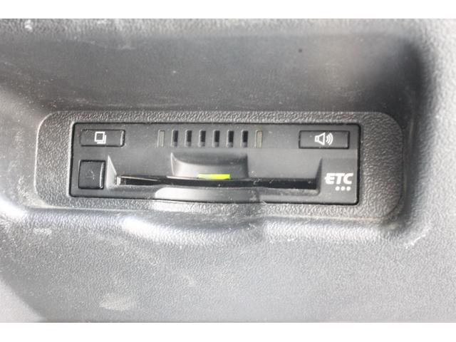 ハイエースバン スーパーGL ダークプライムII カロッツェリア9インチナビ・バックカメラ・CD/DVD再生・Bluetooth・ハーフレザーシート・LEDヘッドライト・デジタルインナーミラ・社外17インチAW・ETC・セーフティセンス・スマートキー(8枚目)