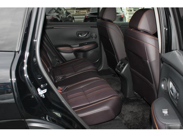 ＺＲ－Ｖ ｅ：ＨＥＶ　Ｚ　純正フロアマット・バイザー・純正コネクトディスプレイ・９インチナビ・フルセグＴＶホンダセンシング・全方位モニター・マルーンレザーシート・シートヒーター・オートハイビーム・パワーバックドア（11枚目）