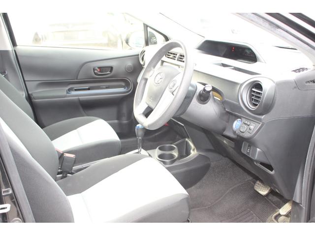 アクア Ｓ　レザーシート・純正メモリーナビ・ＣＤ／ＤＶＤ再生・Ｂｌｕｅｔｏｏｔｈ・バックカメラ・ＬＥＤヘッドライト・クルーズコントロール・ブリクラッシュセーフティ・レーンディパーチャーアラート・オートマチック（10枚目）