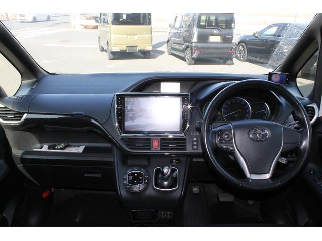 ヴォクシー ハイブリッドＶ　アルパイン１０インチナビ・フリップダウンモニター・ＣＤ／ＤＶＤ・両側電動スライドドア・ＬＥＤヘッドライト・純正アルミホイール・前席シートヒーター・バックカメラ・スマートキー・ＥＴＣ（4枚目）