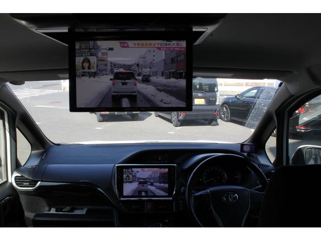 ヴォクシー ハイブリッドＶ　アルパイン１０インチナビ・フリップダウンモニター・ＣＤ／ＤＶＤ・両側電動スライドドア・ＬＥＤヘッドライト・純正アルミホイール・前席シートヒーター・バックカメラ・スマートキー・ＥＴＣ（23枚目）