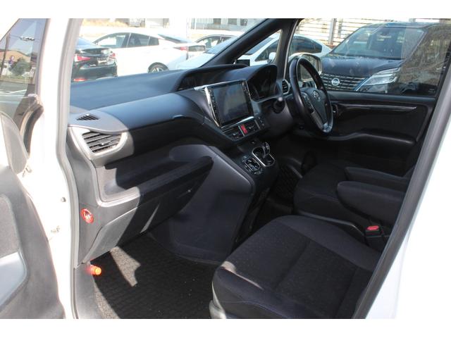 ヴォクシー ハイブリッドＶ　アルパイン１０インチナビ・フリップダウンモニター・ＣＤ／ＤＶＤ・両側電動スライドドア・ＬＥＤヘッドライト・純正アルミホイール・前席シートヒーター・バックカメラ・スマートキー・ＥＴＣ（25枚目）