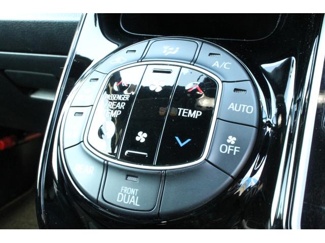 ノア Si ダブルバイビーII 純正10インチナビ・12.1インチフリップダウンモニター・前後ドライブレコーダー・両側電動スライドドア・バックカメラ・CD/DVD再生・ハーフレザーシート・LEDヘッドライト・フルセグTV・ETC(9枚目)