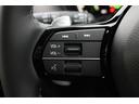 ＺＲ－Ｖ ｅ：ＨＥＶ　Ｚ　純正フロアマット・バイザー・純正コネクトディスプレイ・９インチナビ・フルセグＴＶホンダセンシング・全方位モニター・マルーンレザーシート・シートヒーター・オートハイビーム・パワーバックドア（8枚目）