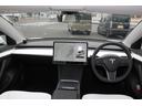 モデル３ ロングレンジ　デュアルモーターＡＷＤ・ドライビングビジュアライゼーション・パノラマカラスルーフ・ホワイトレザーシート・ヒートポンプシステム・オートパイロット・電動リアゲート・ＬＥＤヘッドライト（6枚目）