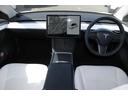 モデル3 ロングレンジ 満充電499キロ・デュアルモーターAWD・ドライビングビジュアライゼーション・パノラマカラスルーフ・ホワイトレザーシート・ヒートポンプシステム・オートパイロット・電動リアゲート・LEDヘッドライト(6枚目)
