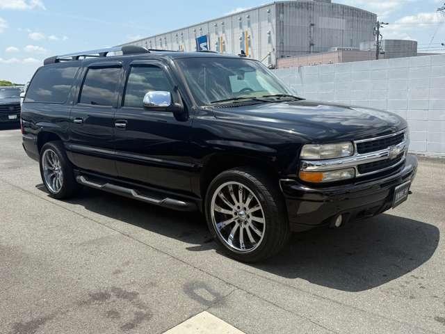 シボレーサバーバン ＬＴＺ　４ＷＤ　アルミホイール　ガラスサンルーフ　バックカメラ　本革シート　キーレス　Ｗエアコン　ミュージックプレイヤー接続可　１ナンバー（3枚目）