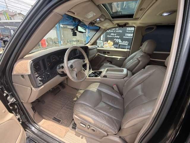 シボレーサバーバン ＬＴＺ　４ＷＤ　アルミホイール　ガラスサンルーフ　バックカメラ　本革シート　キーレス　Ｗエアコン　ミュージックプレイヤー接続可　１ナンバー（13枚目）