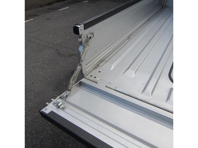 サンバートラック TB エアコン パワステ 4WD 5速車 ワンオーナー車 社外CD(11枚目)