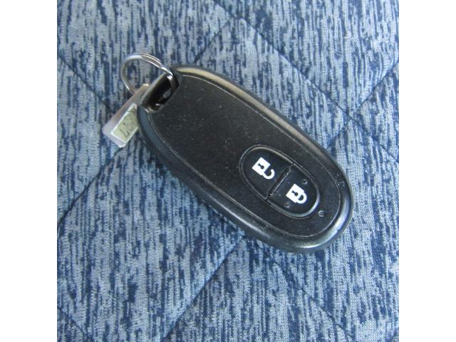 アルトラパン １０ｔｈアニバーサリーリミテッド　スマートキー　ＨＩＤライト　ＣＤ　ＣＶＴ車　Ｔチェーン式　オートライト　アルミ（24枚目）