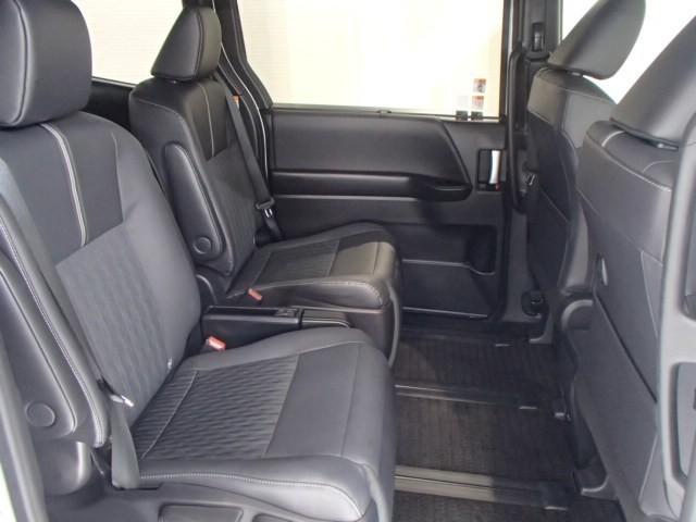 ノア ハイブリッドＳ－Ｚ　ＴＶ　バックカメラ　ＥＴＣ　キーレス　スマートキー　ドラレコ　安全装備　衝突被害軽減システム　オートクルーズコントロール　両側電動スライド　３列シート　フル装備　ハイブリッド（6枚目）