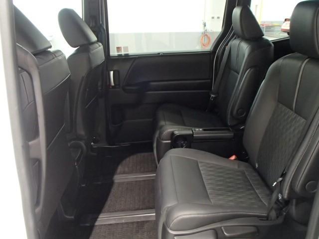 ノア ハイブリッドＳ－Ｚ　ＴＶ　バックカメラ　ＥＴＣ　キーレス　スマートキー　ドラレコ　安全装備　衝突被害軽減システム　オートクルーズコントロール　両側電動スライド　３列シート　フル装備　ハイブリッド（9枚目）