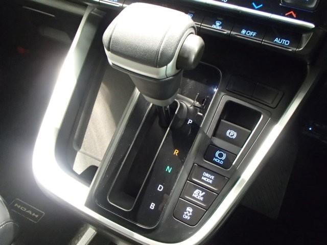 ノア ハイブリッドＳ－Ｚ　ＴＶ　バックカメラ　ＥＴＣ　キーレス　スマートキー　ドラレコ　安全装備　衝突被害軽減システム　オートクルーズコントロール　両側電動スライド　３列シート　フル装備　ハイブリッド（15枚目）