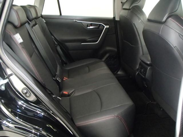 ＲＡＶ４ アドベンチャー　オフロードパッケージ　４ＷＤ　バックカメラ　ＥＴＣ　キーレス　スマートキー　ドラレコ　ワンオーナー　安全装備　衝突被害軽減システム　オートクルーズコントロール　フル装備　電動シート（8枚目）