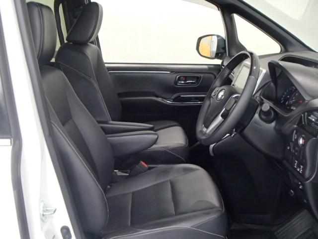 エスクァイア Ｇｉ　ＴＶ　バックカメラ　ＥＴＣ　キーレス　スマートキー　ドラレコ　ワンオーナー　安全装備　衝突被害軽減システム　オートクルーズコントロール　両側電動スライド　３列シート　フル装備（8枚目）