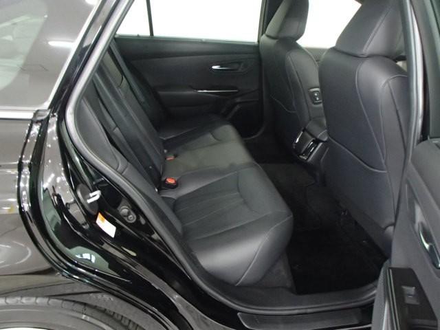 クラウンハイブリッド Ｇ　ナビ＆ＴＶ　バックカメラ　キーレス　スマートキー　安全装備　衝突被害軽減システム　オートクルーズコントロール　フル装備　サンルーフ　革シート　電動シート　ハイブリッド（7枚目）