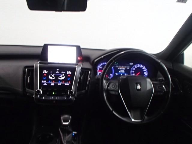 クラウンハイブリッド Ｇ　ナビ＆ＴＶ　バックカメラ　キーレス　スマートキー　安全装備　衝突被害軽減システム　オートクルーズコントロール　フル装備　サンルーフ　革シート　電動シート　ハイブリッド（10枚目）