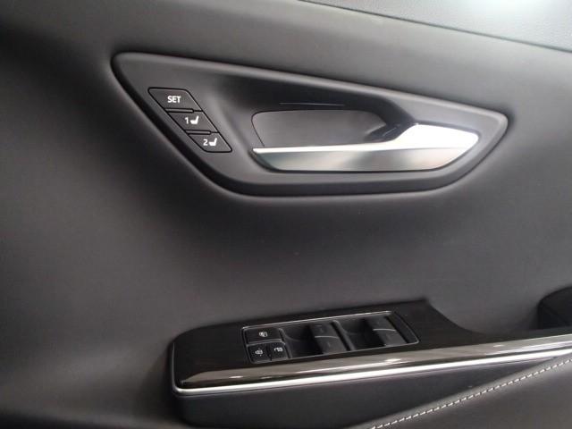 クラウンハイブリッド Ｇ　ナビ＆ＴＶ　バックカメラ　キーレス　スマートキー　安全装備　衝突被害軽減システム　オートクルーズコントロール　フル装備　サンルーフ　革シート　電動シート　ハイブリッド（19枚目）